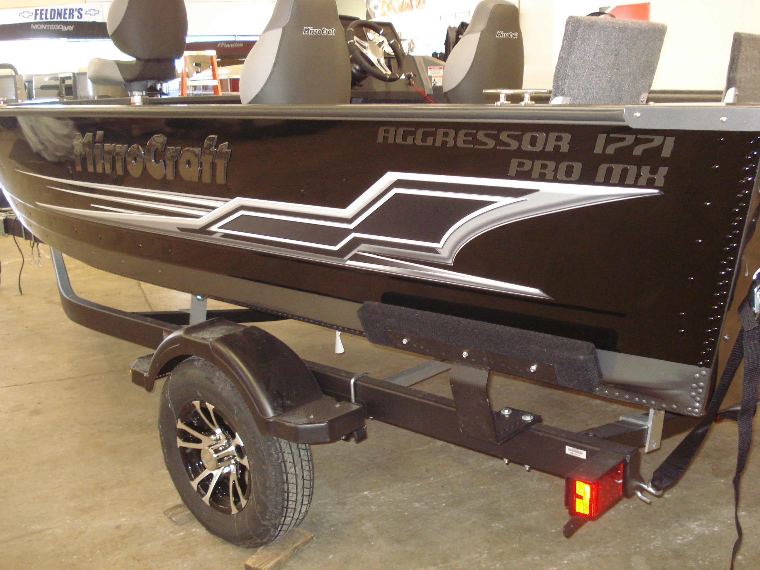 2025 MirroCraft 1771 Side Console Aggressor Pro MX view 4