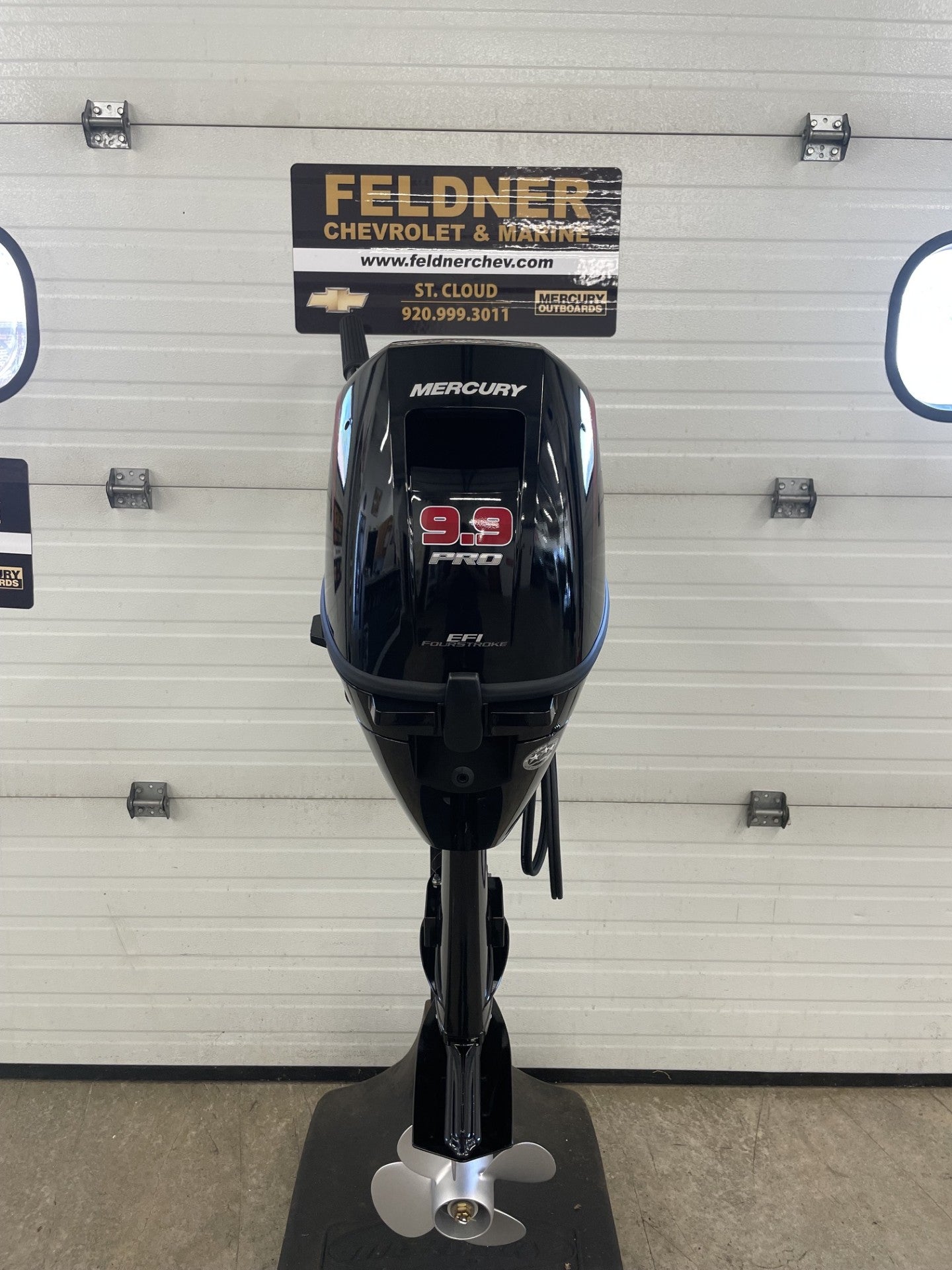 2027 Mercury 9.9 ELHPT CT EFI outboard motor third view